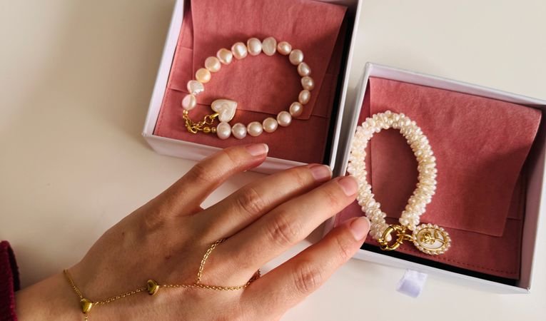 Pearl and gold baby keepsake bracelet in gift box