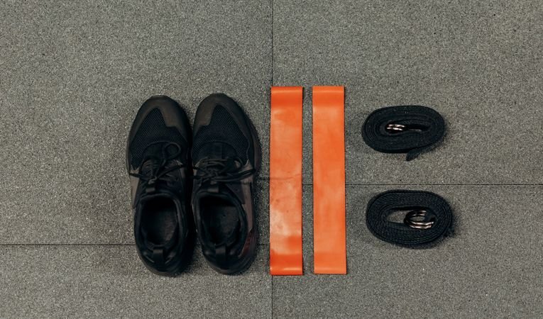 Colourful gym sets in navy, sage green, khaki, and pink laid out
